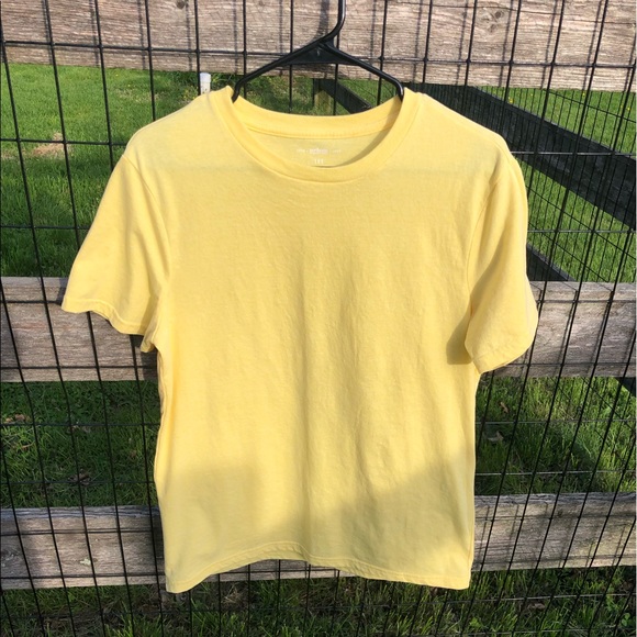 Yellow tshirt - Picture 1 of 4